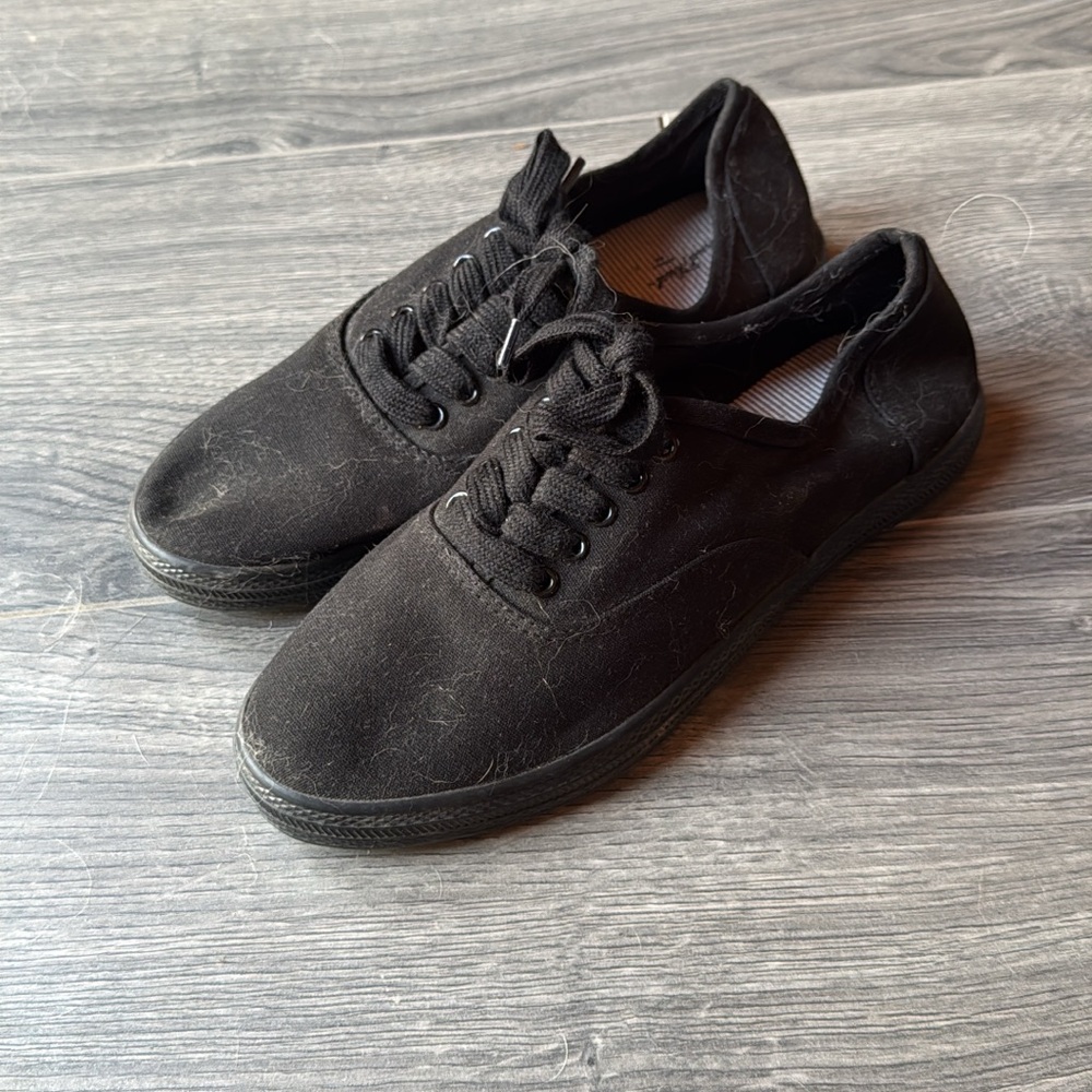 Universal Thread Black Canvas Sneakers